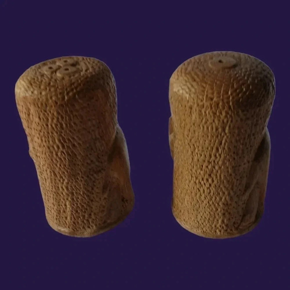 Mid century rustic salt & pepper shakers - Picture 2 of 7